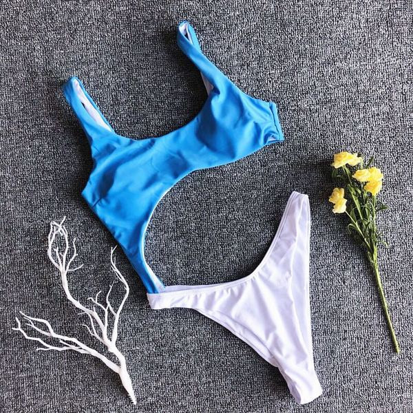 Modern fürdőruha kivágásokkal három színben