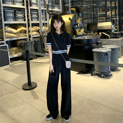 Set de dama modern de bluza scurta si pantaloni largi