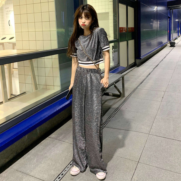 Set de dama modern de bluza scurta si pantaloni largi