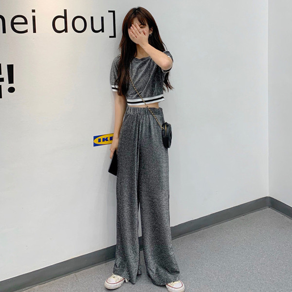 Set de dama modern de bluza scurta si pantaloni largi