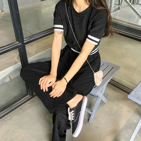 Set de dama modern de bluza scurta si pantaloni largi