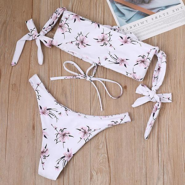 Fürdőruha szalagos felsővel és virágmintával
