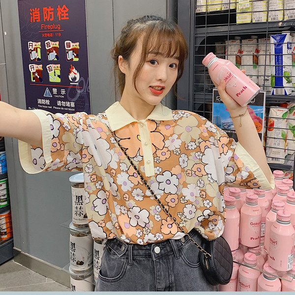 Széles női virágos blúz