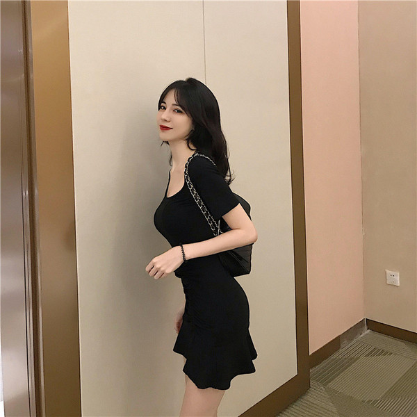 Alkalmi női ruha rózsaszín és fekete színben