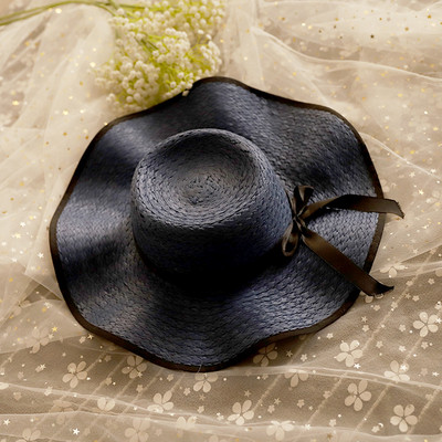 Nyári női sapka szalaggal, két színben