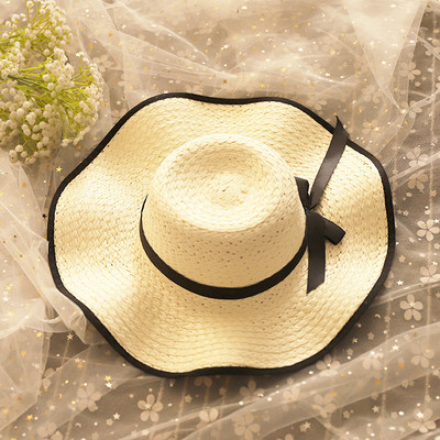 Nyári női sapka szalaggal, két színben
