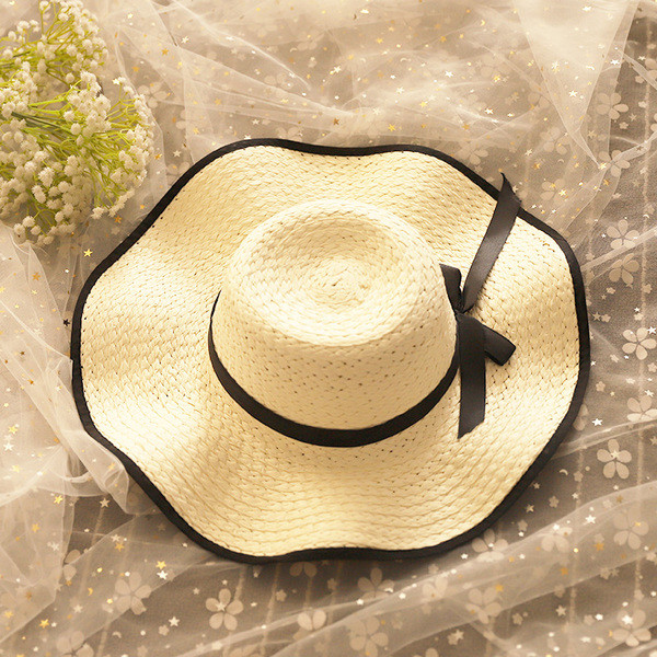 Nyári női sapka szalaggal, két színben