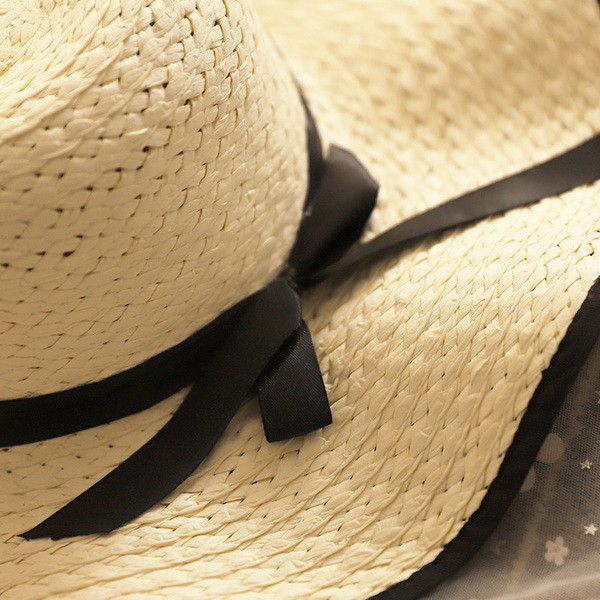 Nyári női sapka szalaggal, két színben