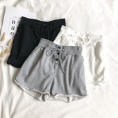 Alkalmi női rövidnadrág fehér, fekete és szürke színben