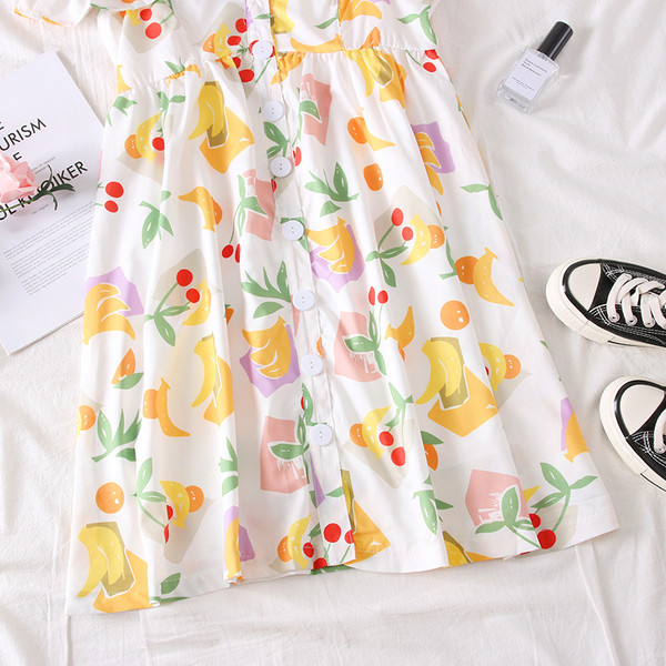 Alkalmi női ruha ejtett ujjakkal, fehér színben