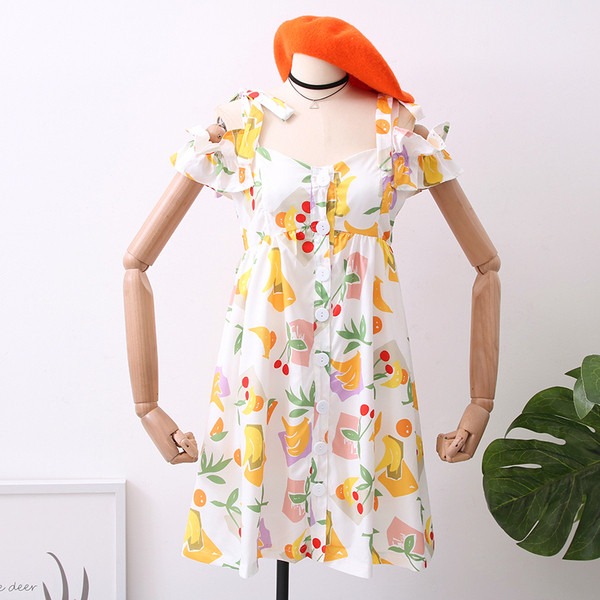 Alkalmi női ruha ejtett ujjakkal, fehér színben