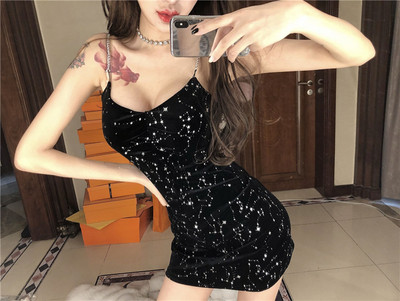 Fekete rövid fényes női ruha vékony pántokkal