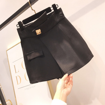 Стилни дамски къси панталони с висока талия в бял и черен  цвят