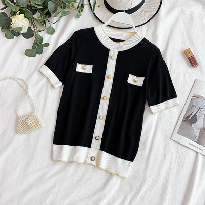 Stílusos női blúz rövid ujjal és gombokkal fekete-fehér színben