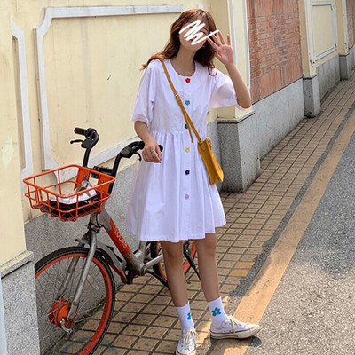 Lezser széles női ruha színes gombokkal