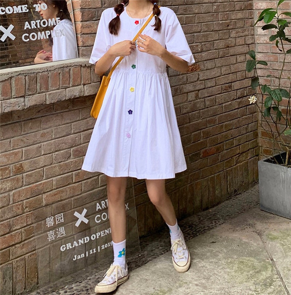 Lezser széles női ruha színes gombokkal