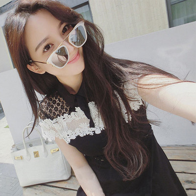 Stílusos női ruha fekete csipkével