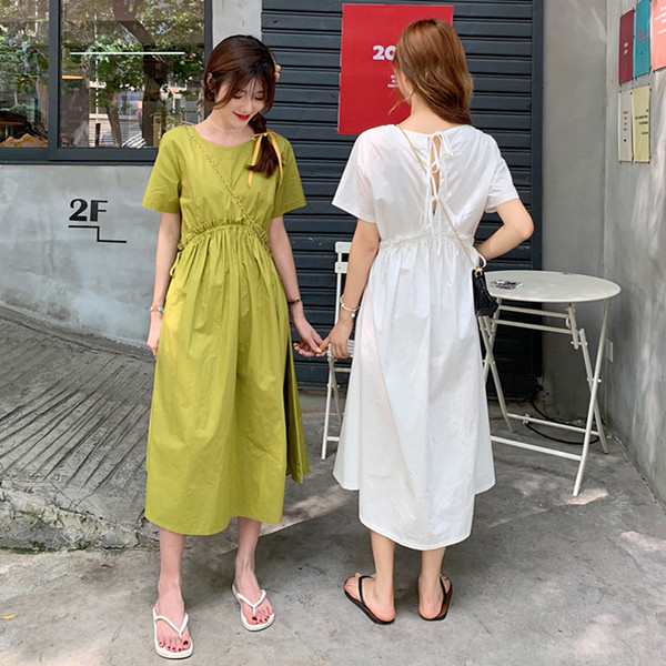 Hétköznapi női ruha, hátul nyakkendővel