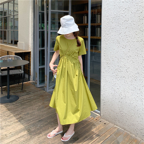 Hétköznapi női ruha, hátul nyakkendővel