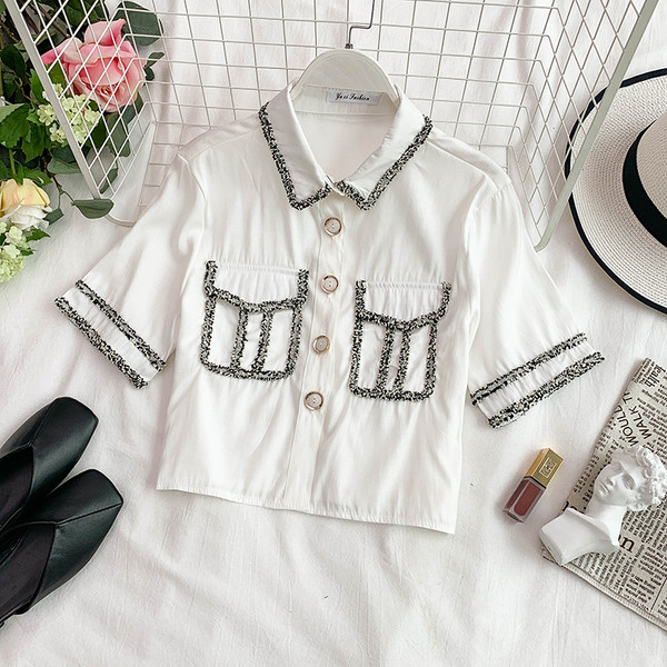 Stílusos női ing rövid modell fekete-fehér zsebekkel