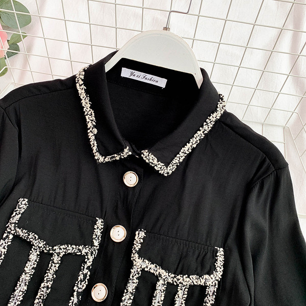 Stílusos női ing rövid modell fekete-fehér zsebekkel