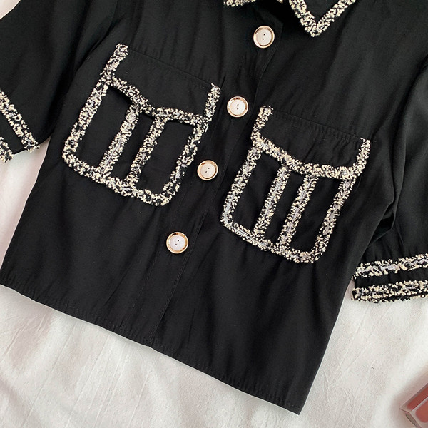 Stílusos női ing rövid modell fekete-fehér zsebekkel