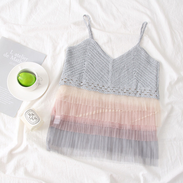 Modern női felső, három színben tüllel