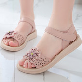 Modern gyerekszandál rózsaszín és fehér színben, 3D elemmel