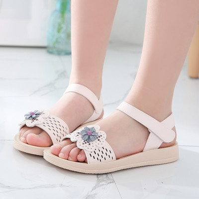 Modern gyerekszandál rózsaszín és fehér színben, 3D elemmel