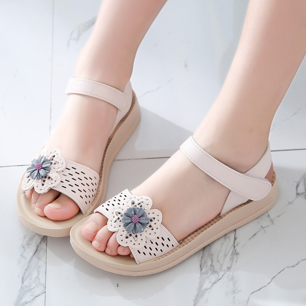 Modern gyerekszandál rózsaszín és fehér színben, 3D elemmel