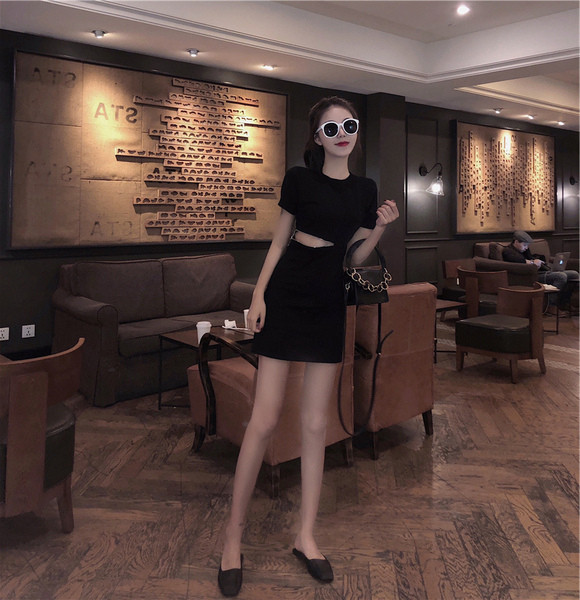 Alkalmi női ruha rövid ujjú fekete színben