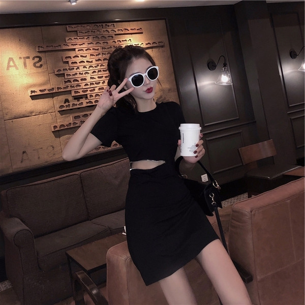 Alkalmi női ruha rövid ujjú fekete színben