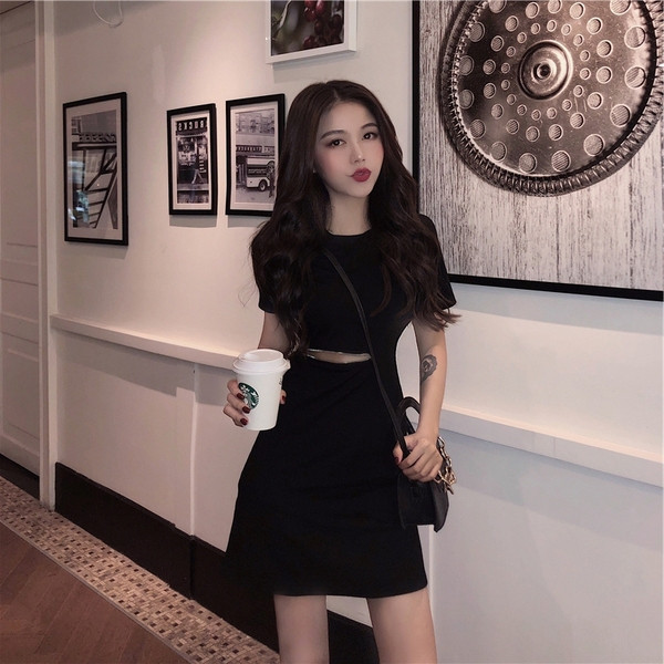 Alkalmi női ruha rövid ujjú fekete színben