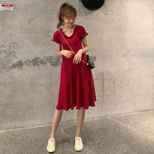 Fényes hatású női alkalmi ruha fekete és bordó színben