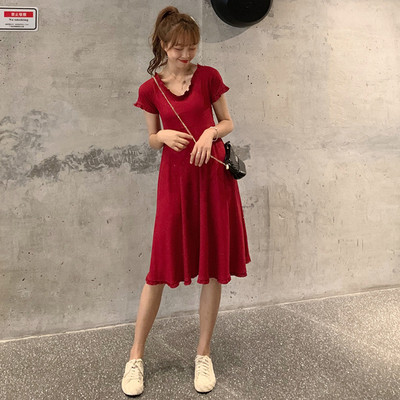 Fényes hatású női alkalmi ruha fekete és bordó színben