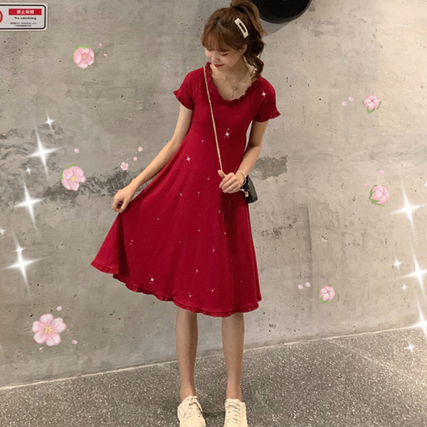 Fényes hatású női alkalmi ruha fekete és bordó színben