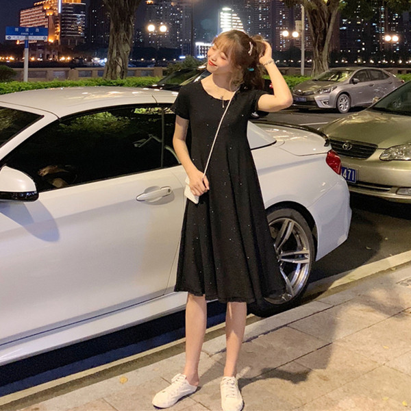 Fényes hatású női alkalmi ruha fekete és bordó színben