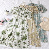 Modern női ruha fehér, bézs és kék pántokkal