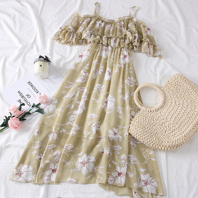 Modern női ruha fehér, bézs és kék pántokkal