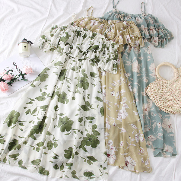 Modern női ruha fehér, bézs és kék pántokkal