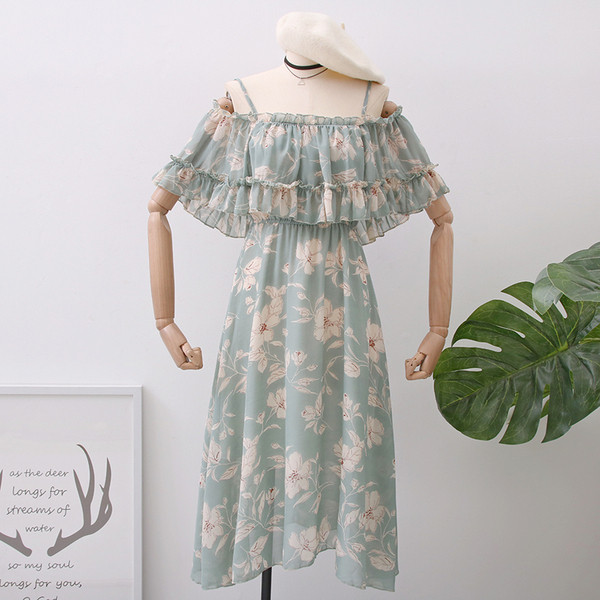 Modern női ruha fehér, bézs és kék pántokkal