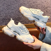 Női tornacipő új modellje vastag talppal, fehér színben