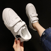 Modern női tornacipő két színben matricával