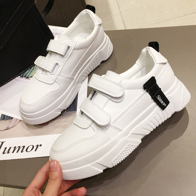 Modern női tornacipő két színben matricával