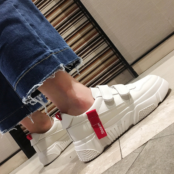 Modern női tornacipő két színben matricával