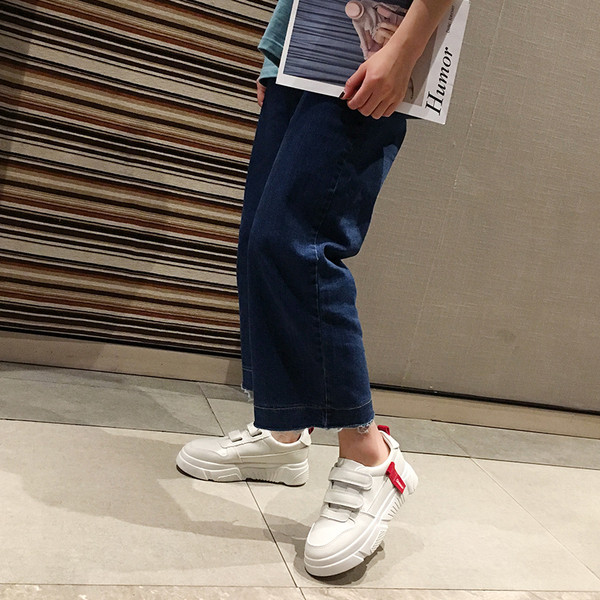 Modern női tornacipő két színben matricával