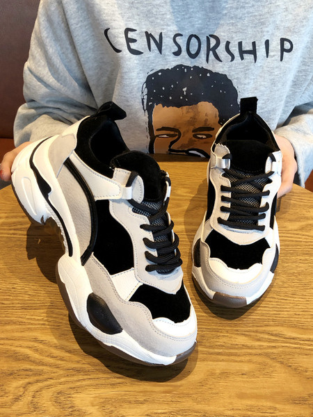 ÚJ női tornacipő modell fehér és fekete színben