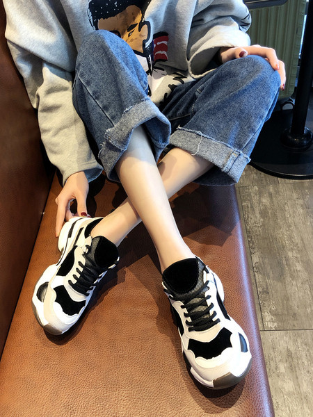 ÚJ női tornacipő modell fehér és fekete színben