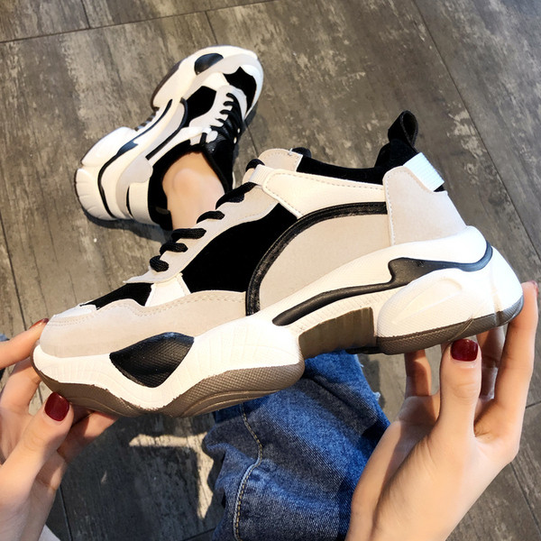 ÚJ női tornacipő modell fehér és fekete színben