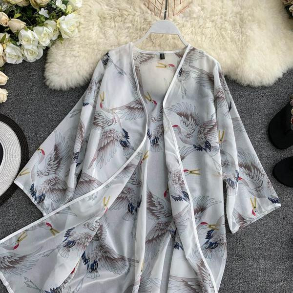 Modern női pareo fehér színben, mintával